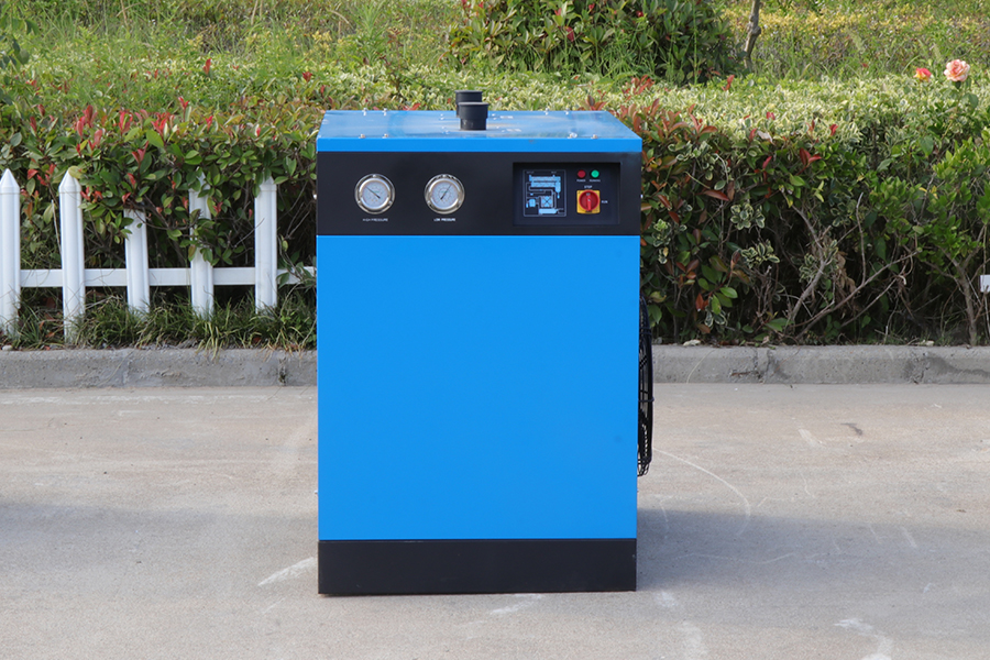 Triomadóir aeir cuisnithe