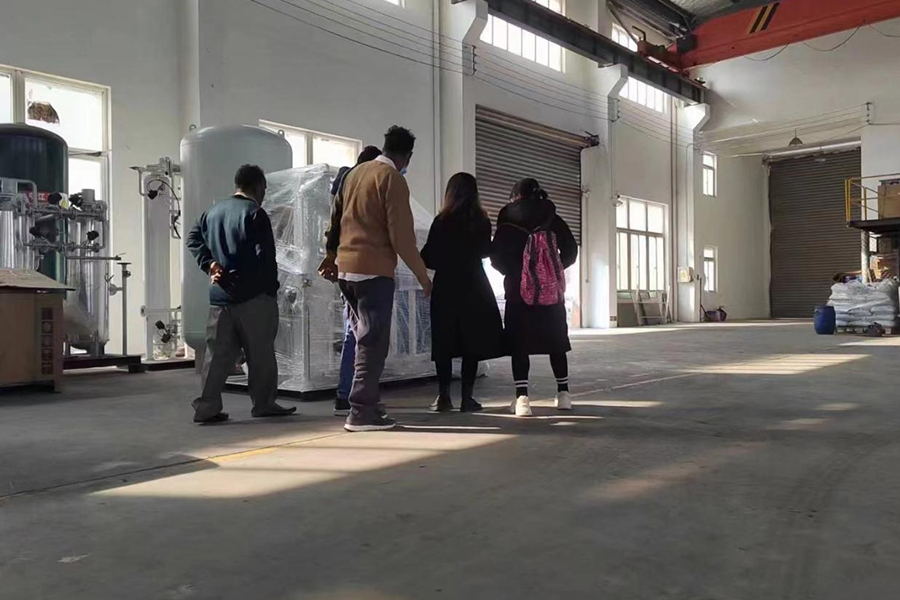 Tugann Custaiméirí Indiach cuairt ar “mhonarcha Jiangsu Luoming” agus ar chonradh dúch do ghineadóir ocsaigine 20NM3/H.