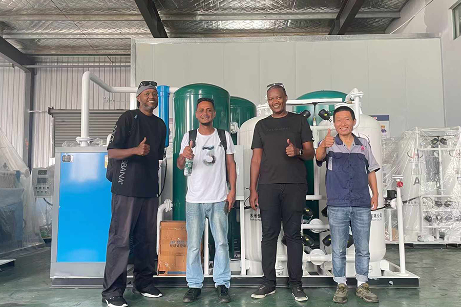 Cuireann custaiméirí na Séiséil orduithe go tapa tar éis dóibh cuairt a thabhairt ar an monarcha