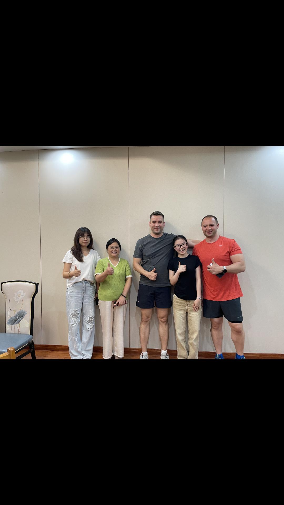 Tugann cliant na Rúise cuairt ar íonú Luo Ming le haghaidh cigireachta ar an láthair