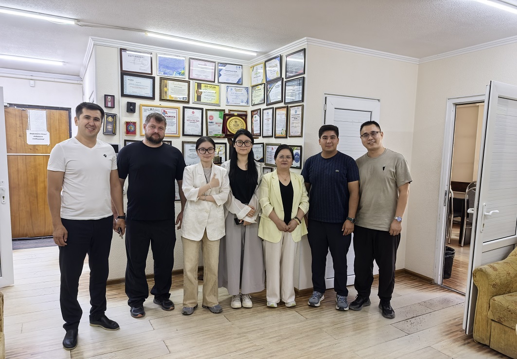 Comhpháirtíochtaí domhanda a neartú: Ár dturas go Úisbéiceastáin agus an Chirgeastáin