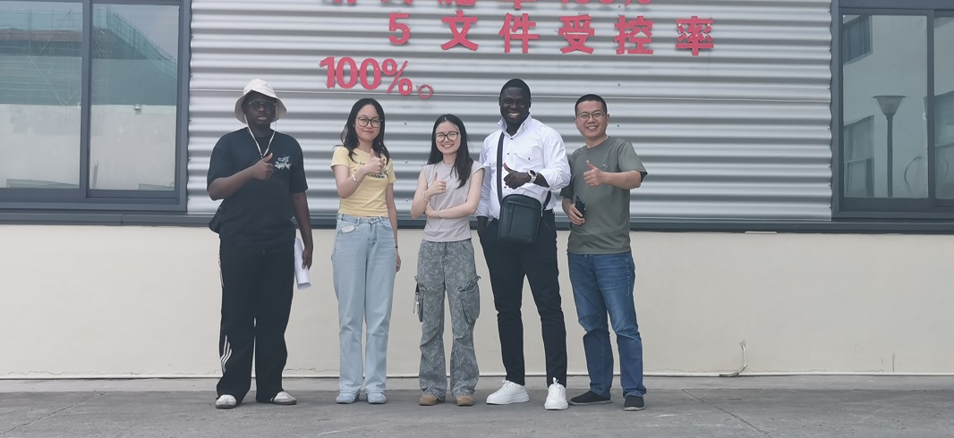 Ordú Sínithe Cliaint Buircíne Fasó Tar éis cuairt a thabhairt ar ár mbonn déantúsaíochta gineadóra ocsaigine agus nítrigine